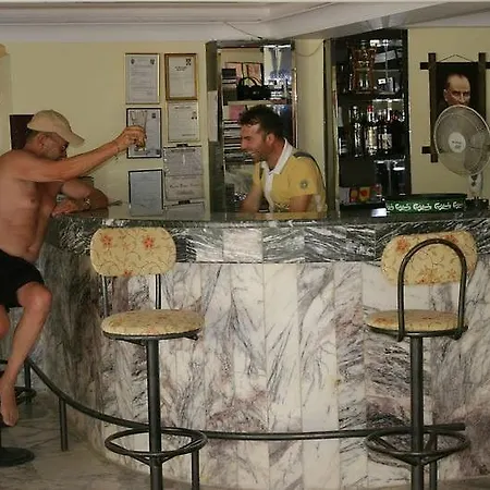 Burak Oda ve Kahvaltı 2*